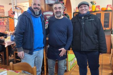 Da sx: Assessore Catrini, titolare Trattoria Carlo aps, sindaco Lelli