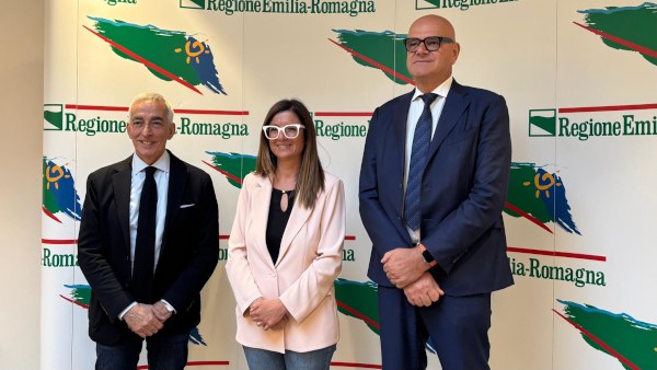 Al centro, l'Assessora al Turismo e Commercio Roberta Frisoni
