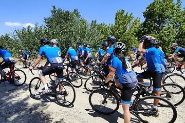 Il gruppo amanti del Tour in partenza dal piazzale di via dello Sport (30 giugno 2024)